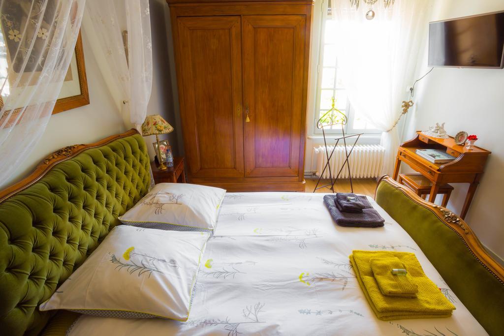 La Petite Maison Pres De L'Eglise Meillac Cameră foto