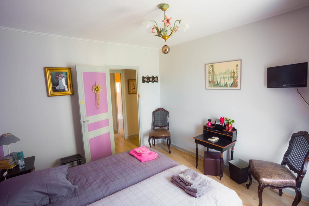La Petite Maison Pres De L'Eglise Meillac Cameră foto