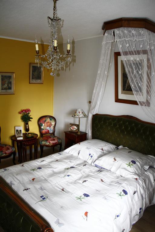 La Petite Maison Pres De L'Eglise Meillac Cameră foto